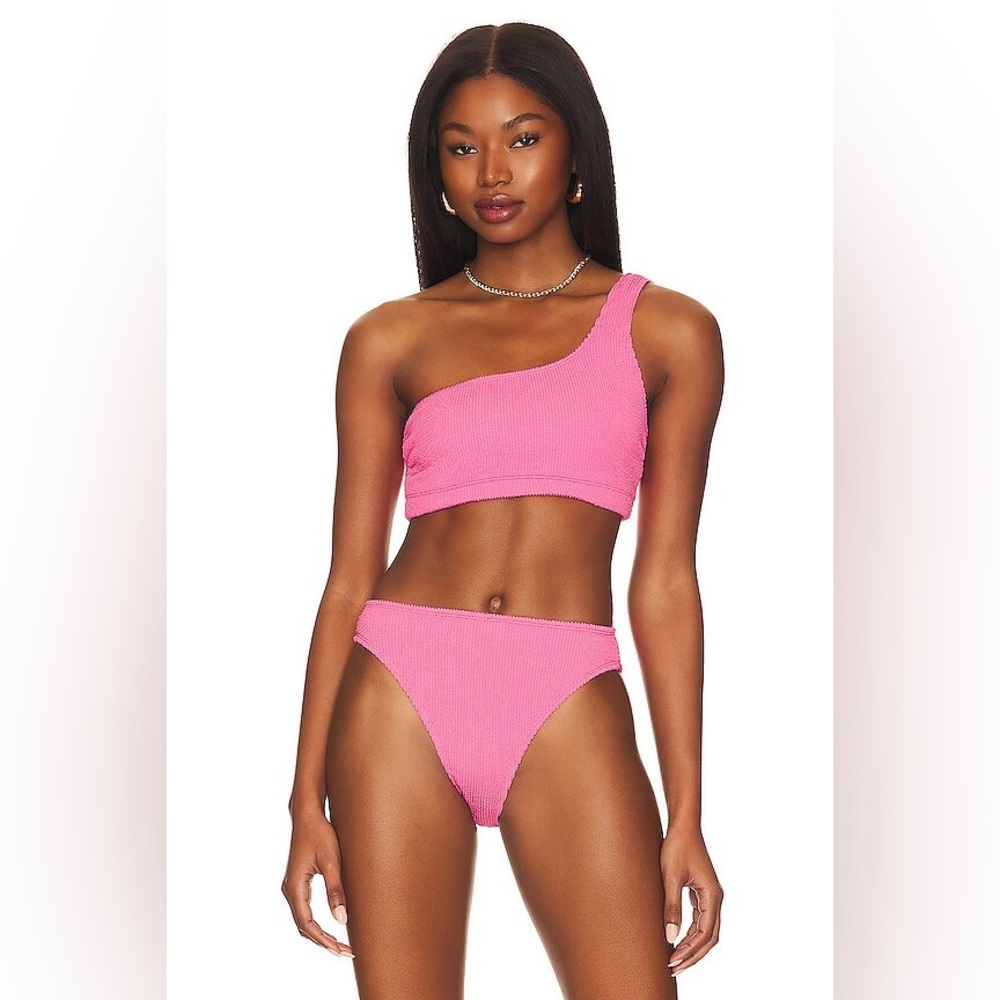 Good American NWT Always Fits Hot Shoulder Bikini Top in Bright Pink001 Size 1/2